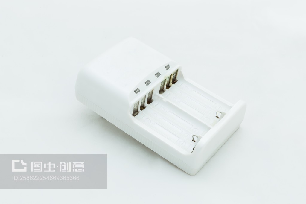 电池充电器在现代科技中的关键作用 从隔离设计到白色主题的美学思考